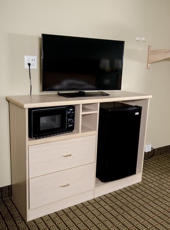 Days Inn By Wyndham Portland Central Bagian luar foto