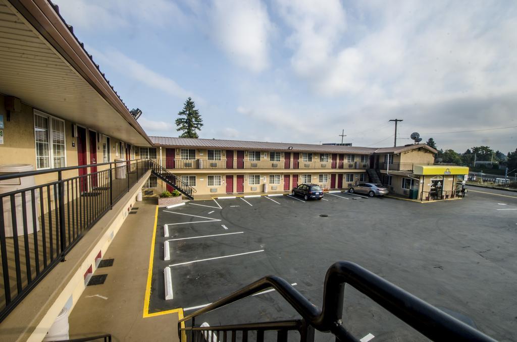 Days Inn By Wyndham Portland Central Bagian luar foto