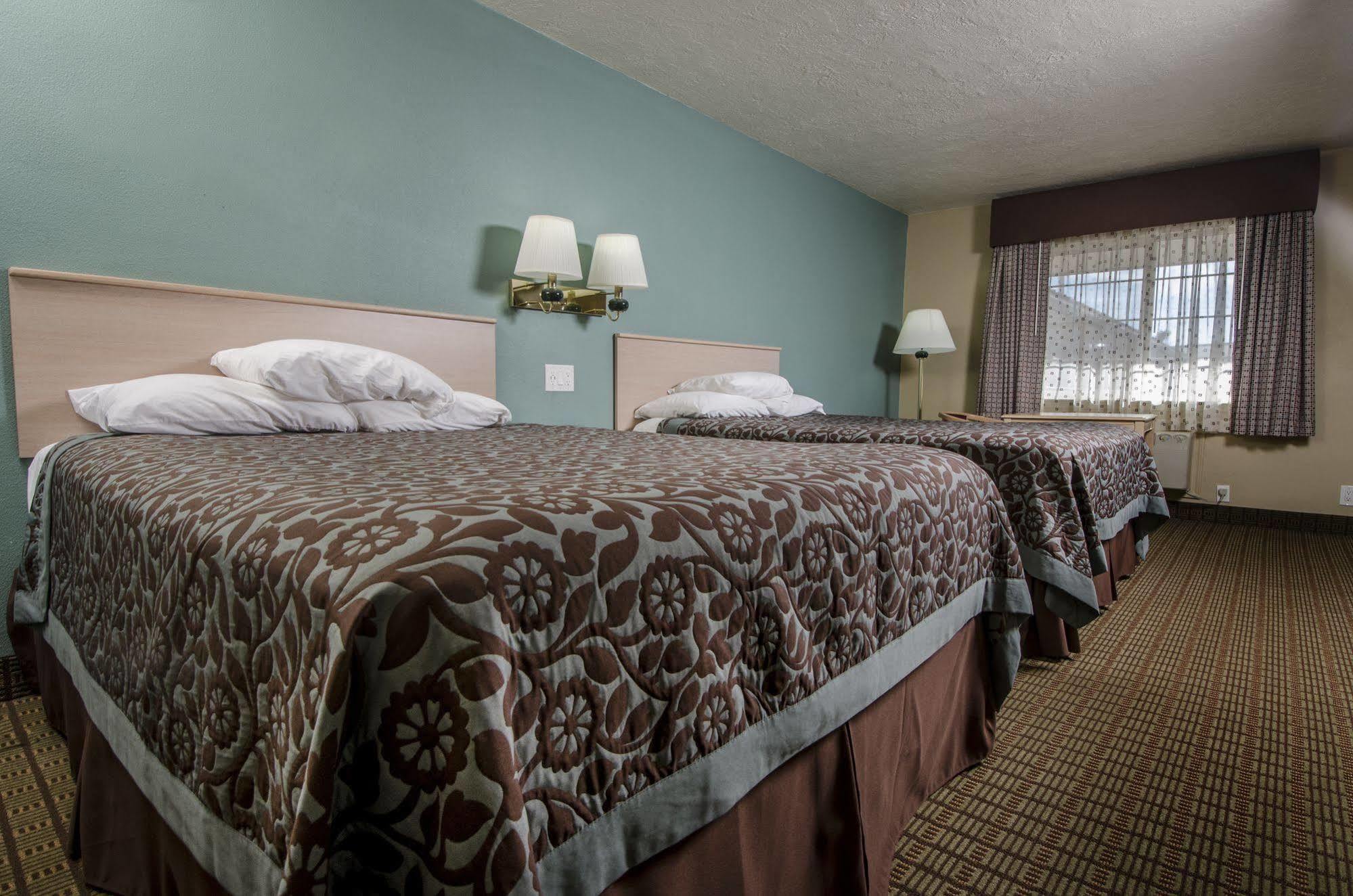 Days Inn By Wyndham Portland Central Bagian luar foto